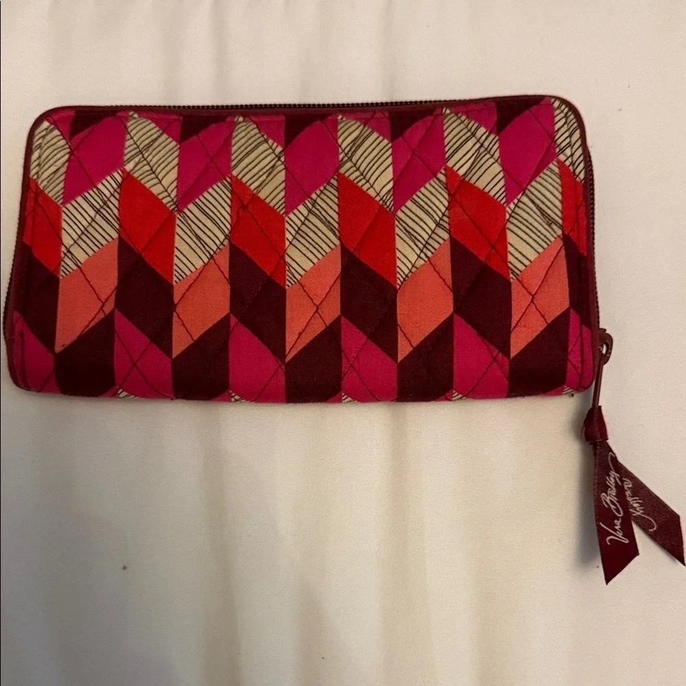 Vera Bradley Zip Around Wallet Quilted Bohemian Chevron Pattern PinkRed Burgundy